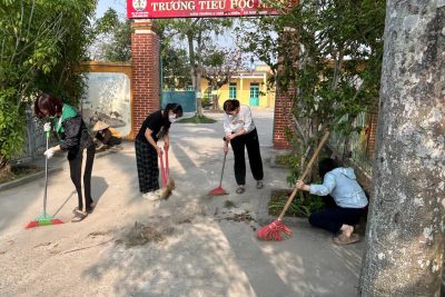 Trường Tiểu học Nam Lợi chủ động vệ sinh môi trường theo Công văn số 44/UBND-PKT